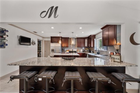 House in Lakeland, Florida 5 bedrooms, 310.29 sq.m. № 2102620 - photo 10