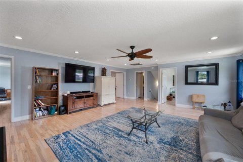 House in Lakeland, Florida 5 bedrooms, 310.29 sq.m. № 2102620 - photo 29