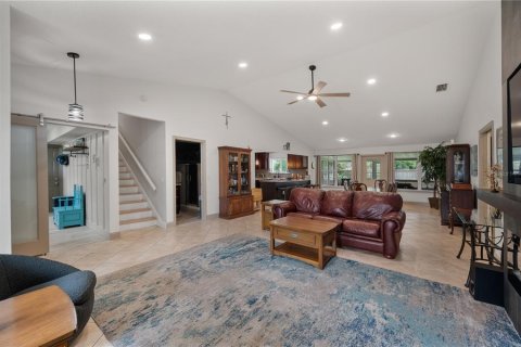 House in Lakeland, Florida 5 bedrooms, 310.29 sq.m. № 2102620 - photo 7