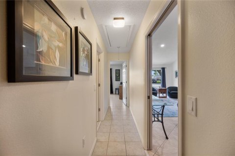 House in Lakeland, Florida 5 bedrooms, 310.29 sq.m. № 2102620 - photo 21