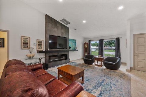 House in Lakeland, Florida 5 bedrooms, 310.29 sq.m. № 2102620 - photo 6