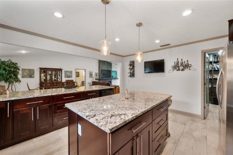 House in Lakeland, Florida 5 bedrooms, 310.29 sq.m. № 2102620 - photo 13