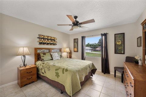 House in Lakeland, Florida 5 bedrooms, 310.29 sq.m. № 2102620 - photo 24