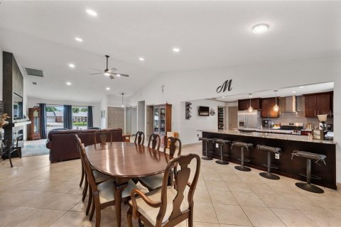 House in Lakeland, Florida 5 bedrooms, 310.29 sq.m. № 2102620 - photo 9