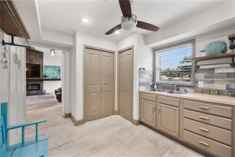 House in Lakeland, Florida 5 bedrooms, 310.29 sq.m. № 2102620 - photo 18
