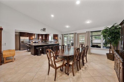 House in Lakeland, Florida 5 bedrooms, 310.29 sq.m. № 2102620 - photo 8