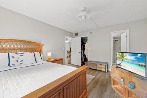Condo in Deerfield Beach, Florida, 2 bedrooms  № 1944724 - photo 13