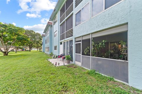 Condo in Deerfield Beach, Florida, 2 bedrooms  № 1944724 - photo 21