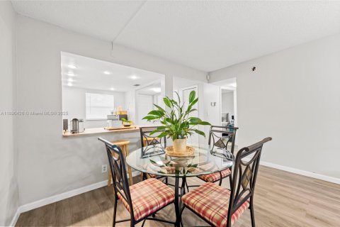 Condo in Deerfield Beach, Florida, 2 bedrooms  № 1944724 - photo 2