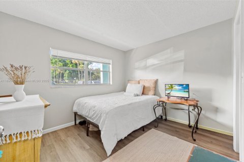 Condo in Deerfield Beach, Florida, 2 bedrooms  № 1944724 - photo 18