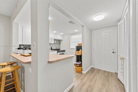 Condo in Deerfield Beach, Florida, 2 bedrooms  № 1944724 - photo 8