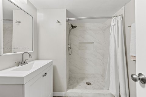 Condo in Deerfield Beach, Florida, 2 bedrooms  № 1944724 - photo 14