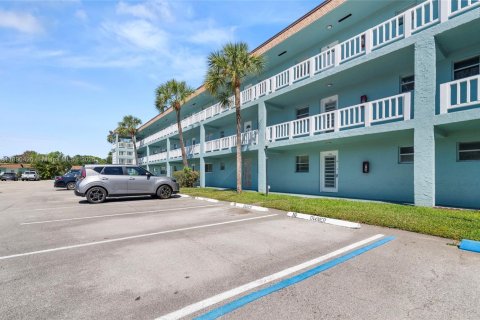 Condo in Deerfield Beach, Florida, 2 bedrooms  № 1944724 - photo 20