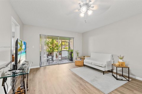Condo in Deerfield Beach, Florida, 2 bedrooms  № 1944724 - photo 7