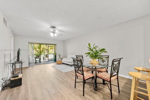 Condo in Deerfield Beach, Florida, 2 bedrooms  № 1944724 - photo 6