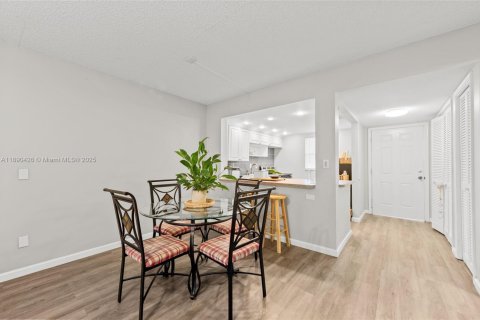 Condo in Deerfield Beach, Florida, 2 bedrooms  № 1944724 - photo 3