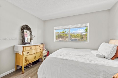 Condo in Deerfield Beach, Florida, 2 bedrooms  № 1944724 - photo 12