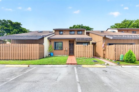 Townhouse in Davie, Florida 2 bedrooms, 123.19 sq.m. № 2391897 - photo 9