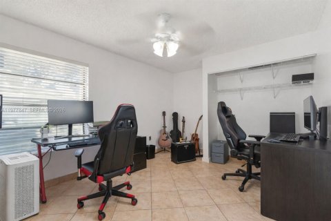 Townhouse in Miami, Florida 2 bedrooms, 93.83 sq.m. № 2044686 - photo 21