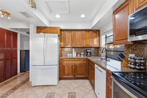 Townhouse in Miami, Florida 2 bedrooms, 93.83 sq.m. № 2044686 - photo 12