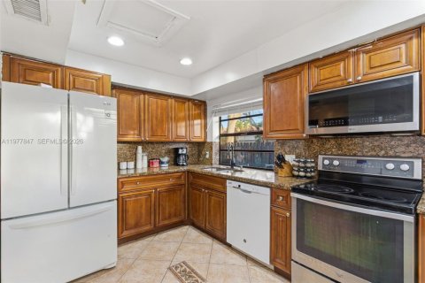 Townhouse in Miami, Florida 2 bedrooms, 93.83 sq.m. № 2044686 - photo 11