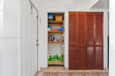 Townhouse in Miami, Florida 2 bedrooms, 93.83 sq.m. № 2044686 - photo 14