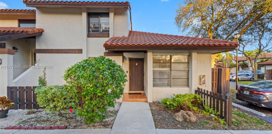 Townhouse in Miami, Florida 2 bedrooms, 93.83 sq.m. № 2044686