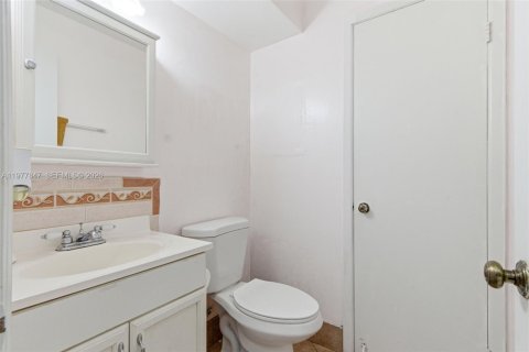 Townhouse in Miami, Florida 2 bedrooms, 93.83 sq.m. № 2044686 - photo 22