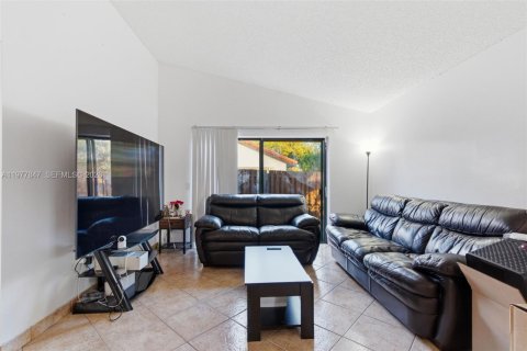 Townhouse in Miami, Florida 2 bedrooms, 93.83 sq.m. № 2044686 - photo 7