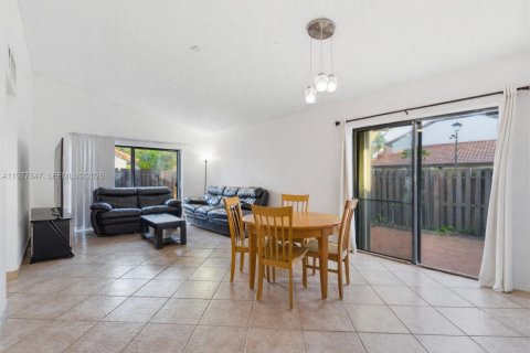 Townhouse in Miami, Florida 2 bedrooms, 93.83 sq.m. № 2044686 - photo 5