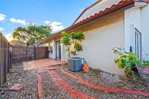 Townhouse in Miami, Florida 2 bedrooms, 93.83 sq.m. № 2044686 - photo 25