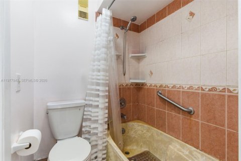 Townhouse in Miami, Florida 2 bedrooms, 93.83 sq.m. № 2044686 - photo 20