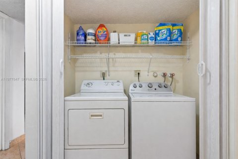 Townhouse in Miami, Florida 2 bedrooms, 93.83 sq.m. № 2044686 - photo 16