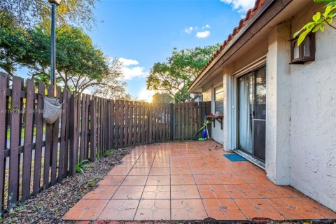 Townhouse in Miami, Florida 2 bedrooms, 93.83 sq.m. № 2044686 - photo 24