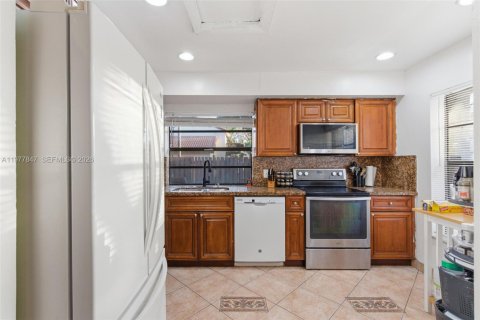 Townhouse in Miami, Florida 2 bedrooms, 93.83 sq.m. № 2044686 - photo 10