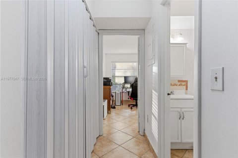 Townhouse in Miami, Florida 2 bedrooms, 93.83 sq.m. № 2044686 - photo 15