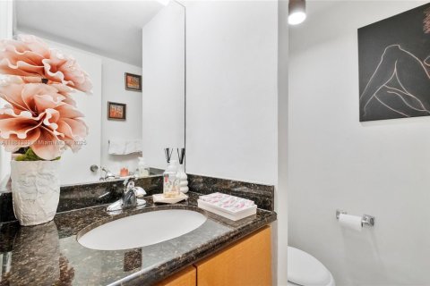 Touwnhouse à vendre à Miami, Floride: 3 chambres, 182.65 m2 № 1892317 - photo 9