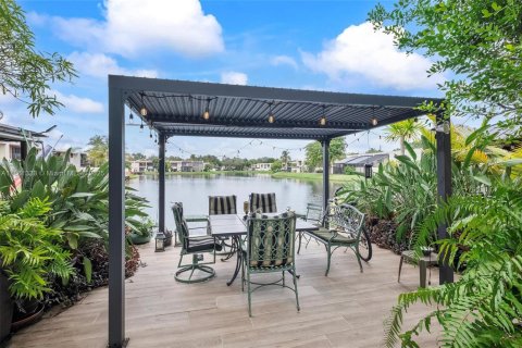 Touwnhouse à vendre à Miami, Floride: 3 chambres, 182.65 m2 № 1892317 - photo 2