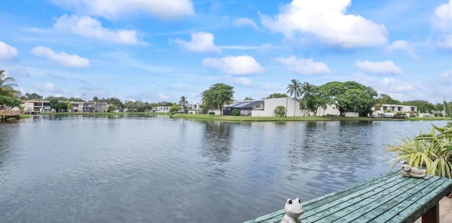 Touwnhouse à Miami, Floride 3 chambres, 182.65 m2 № 1892317