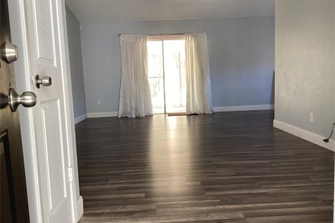House in Orlando, Florida 3 bedrooms, 103.21 sq.m. № 1780212 - photo 3