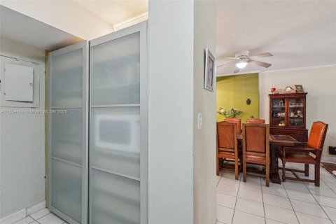 Condominio en venta en Hollywood, Florida, 2 dormitorios, 105.17 m2 № 1813964 - foto 14