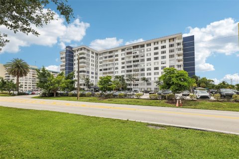 Condominio en venta en Hollywood, Florida, 2 dormitorios, 105.17 m2 № 1813964 - foto 1