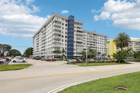 Condominio en venta en Hollywood, Florida, 2 dormitorios, 105.17 m2 № 1813964 - foto 2
