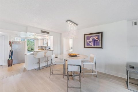 Condo in Clearwater, Florida, 2 bedrooms  № 1648836 - photo 8