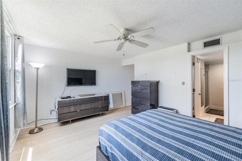 Condo in Clearwater, Florida, 2 bedrooms  № 1648836 - photo 17