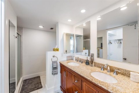 Condo in Clearwater, Florida, 2 bedrooms  № 1648836 - photo 18