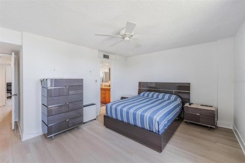 Condo in Clearwater, Florida, 2 bedrooms  № 1648836 - photo 16