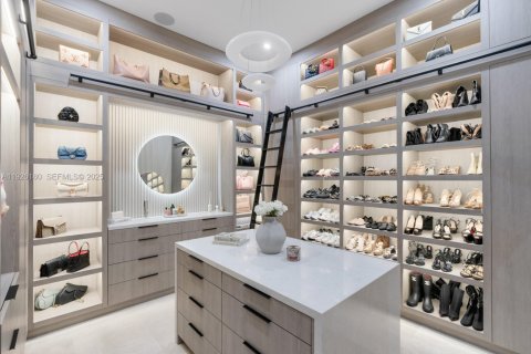 Снять в аренду виллу или дом в Майами, Флорида 6 спален, 446.49м2, № 1984694 - фото 24