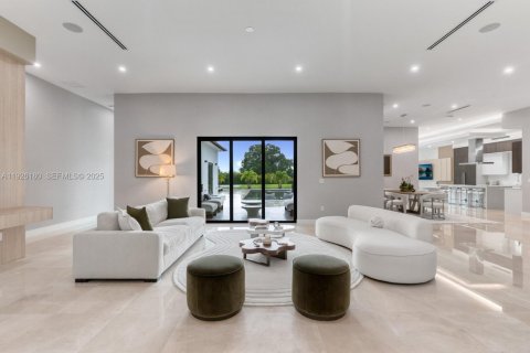 Снять в аренду виллу или дом в Майами, Флорида 6 спален, 446.49м2, № 1984694 - фото 2