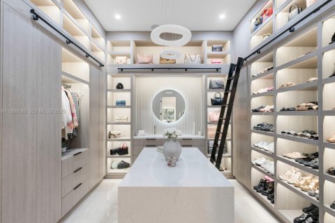 Снять в аренду виллу или дом в Майами, Флорида 6 спален, 446.49м2, № 1984694 - фото 25